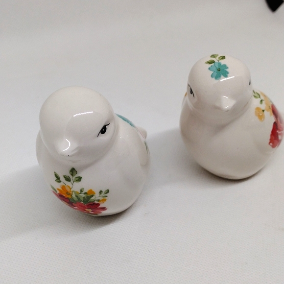 The Pioneer Woman Floral Birds Salt & Pepper Shakers Set Rare Discontinued - Picture 2 of 5